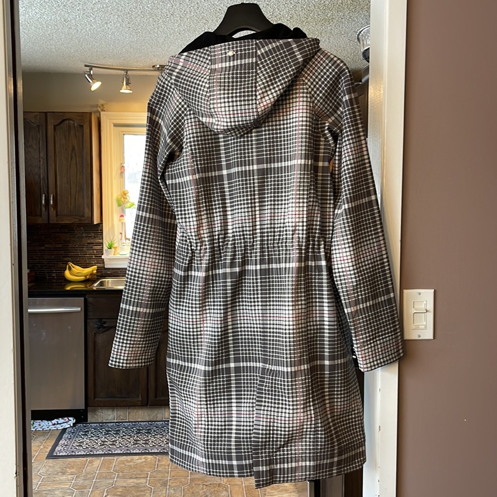 lululemon rain coat - Picture 2 of 3